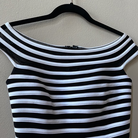 JS Collections Fitted Off Shoulder Bateau Neckline Top Size 4 - Picture 2 of 11